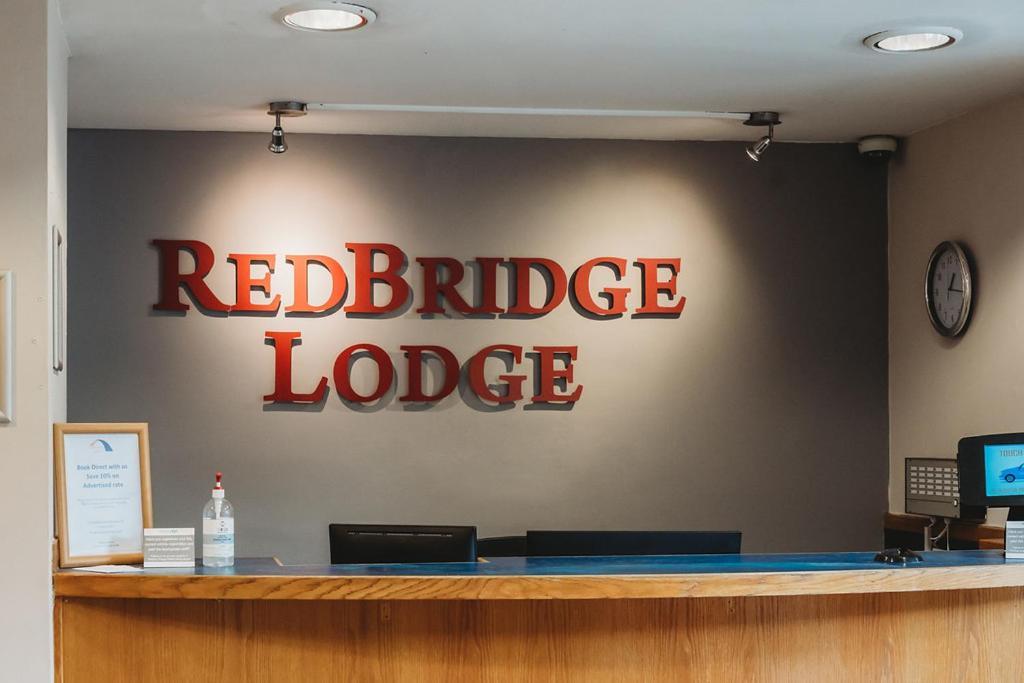 Redbridge Lodge Ilford Exterior photo